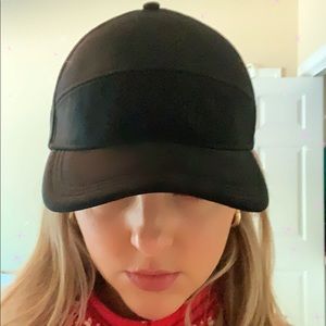 Black lululemon baller hat